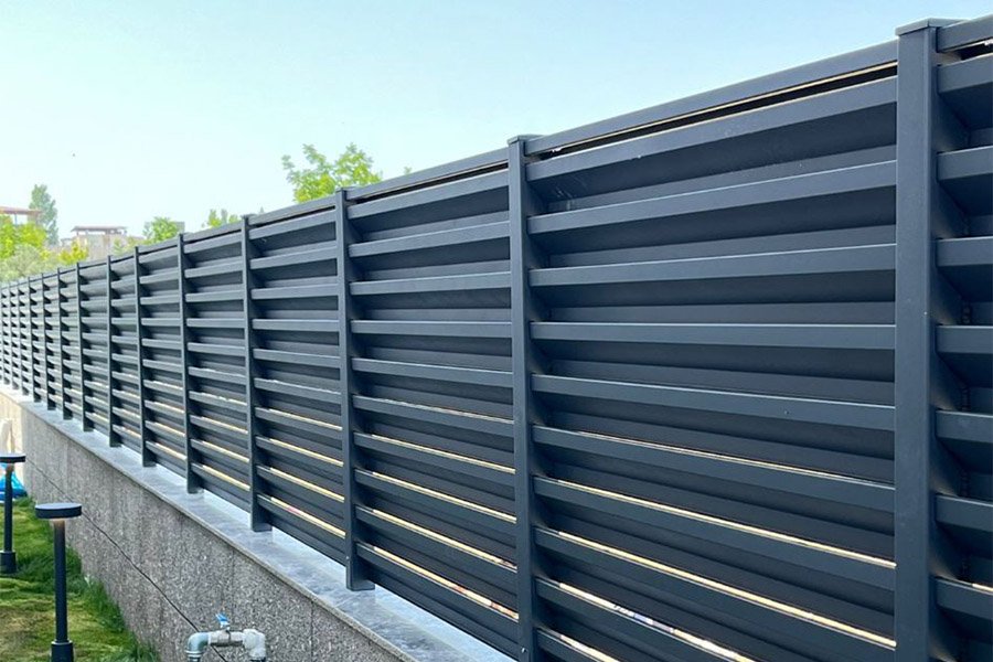 Güneş Kırıcı Panel Çit Sistemleri